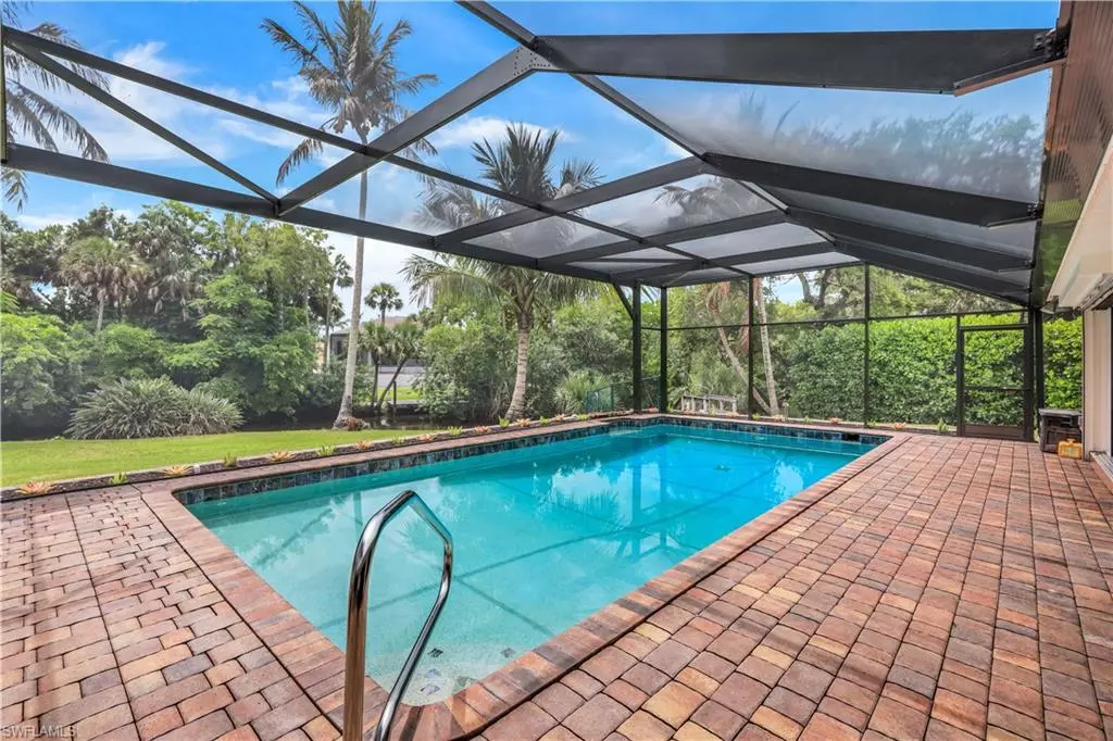 Naples, FL 34110,152 Oakwood DR