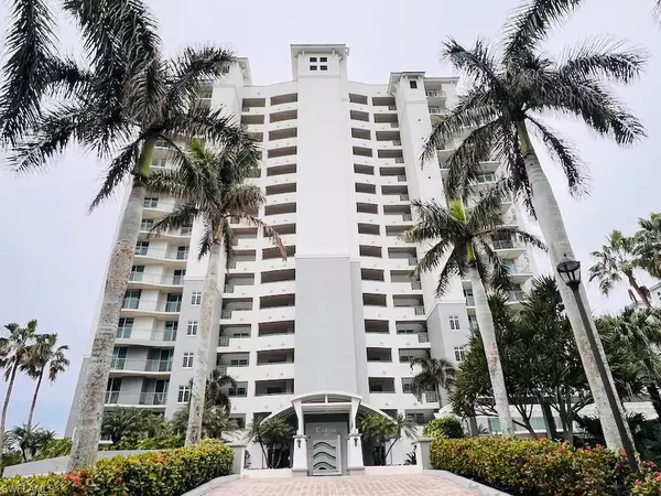 425 Cove Tower DR #902, Naples, FL 34110