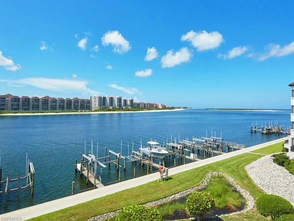 209 La Peninsula BLVD #209,  Naples,  FL 34113