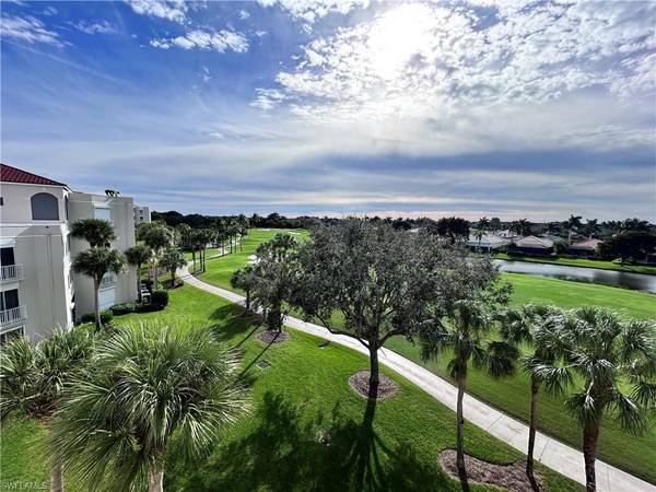 1530 Clermont DR #401, Naples, FL 34109