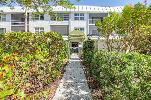 72 7th ST S #208, Naples, FL 34102