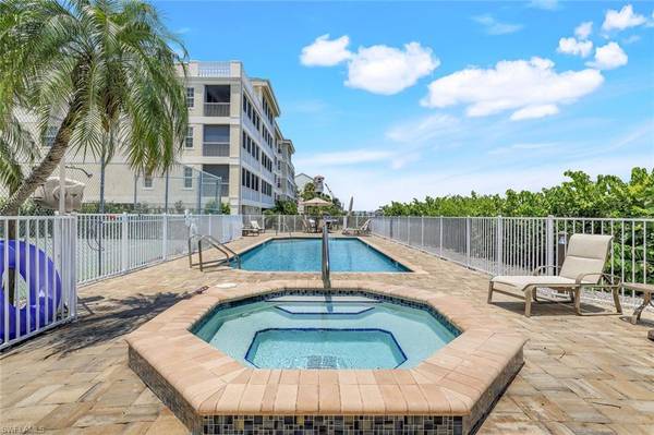 9380 Gulf Shore DR #102, Naples, FL 34108