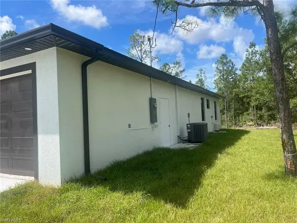 Lehigh Acres, FL 33972,611 Lake AVE