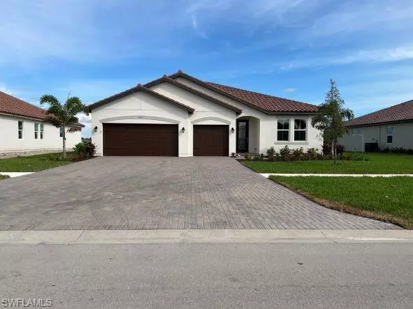 2063 Grove DR, Naples, FL 34120