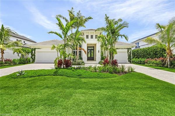 592 Pine Grove LN, Naples, FL 34103