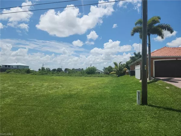 1102 NW 13th TER, Cape Coral, FL 33993