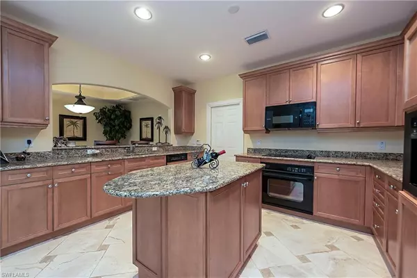 Naples, FL 34109,2826 Tiburon RD #101