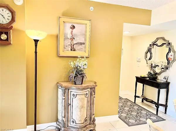 Naples, FL 34112,1820 Florida Club CIR #2102