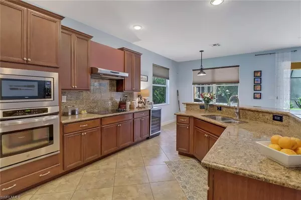 Naples, FL 34112,7839 Martino CIR