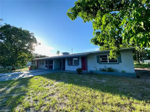 2405 Jeffcott ST,  Fort Myers,  FL 33901