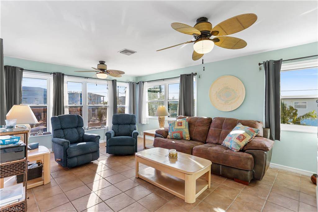 Fort Myers Beach, FL 33931,901 3rd ST