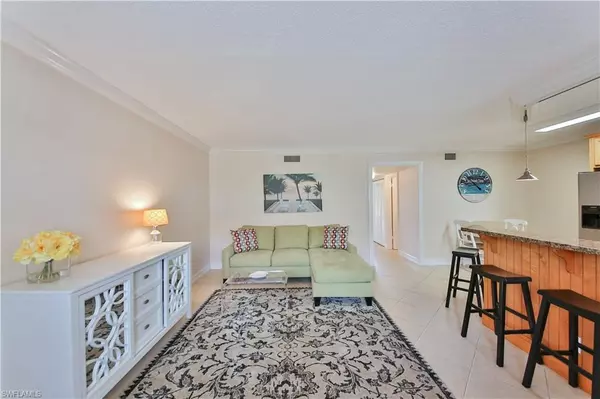 Naples, FL 34102,1100 Gulf Shore BLVD N #207