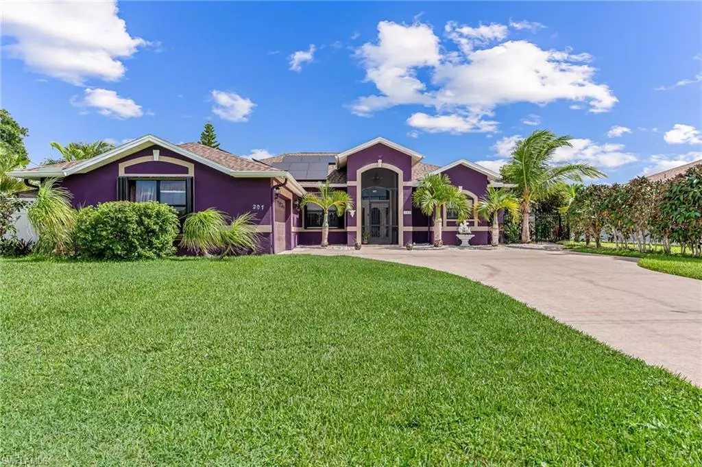 Cape Coral, FL 33904,207 SE 31st ST