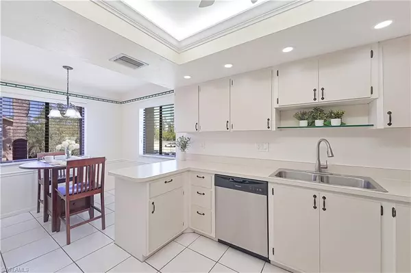 Fort Myers, FL 33907,7116 Lakeridge CT #205