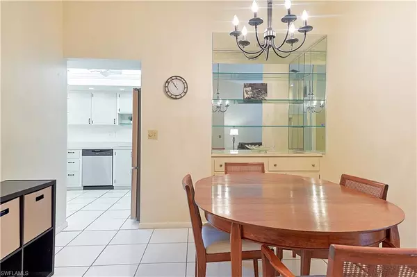Fort Myers, FL 33907,7116 Lakeridge CT #205