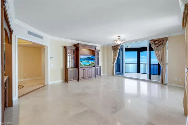 Naples, FL 34108,8473 Bay Colony DR #1904