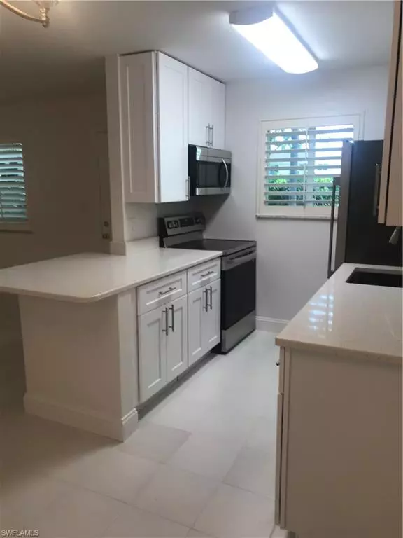 Naples, FL 34102,523 Broad AVE S #523