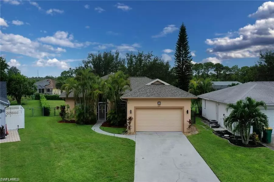 701 Grove DR, Naples, FL 34120