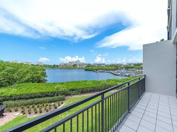 Naples, FL 34110,420 Cove Tower DR #202