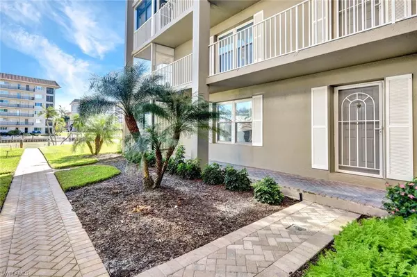 Naples, FL 34103,2880 Gulf Shore BLVD N #107