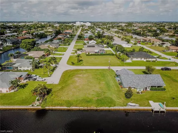 Cape Coral, FL 33990,627 SE 19th CT