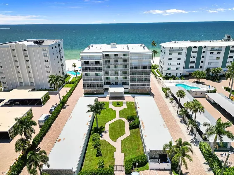 1977 Gulf Shore BLVD N #204, Naples, FL 34102