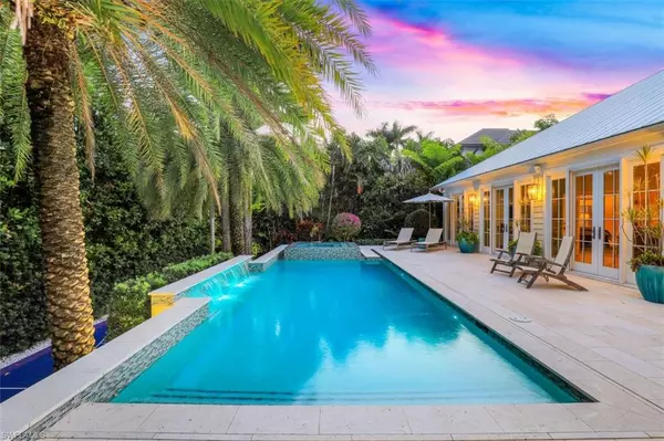 Naples, FL 34102,154 4th AVE N