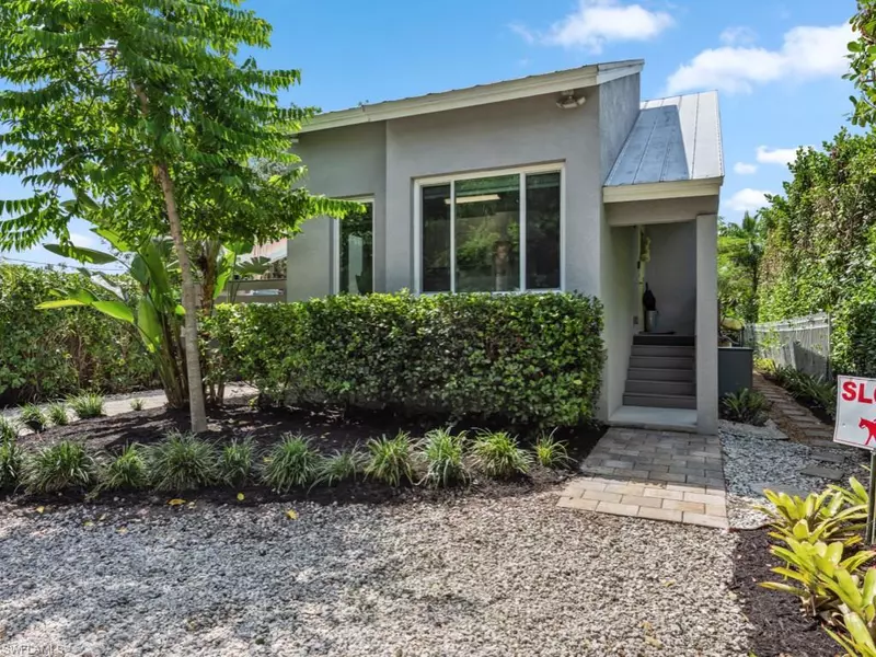 2548 Weeks AVE, Naples, FL 34112