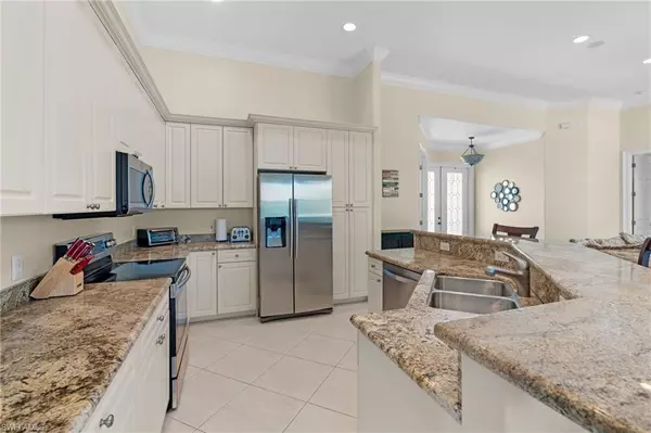 Marco Island, FL 34145,910 Sycamore CT