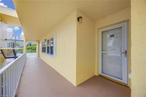 Naples, FL 34105,1057 Forest Lakes DR #1202