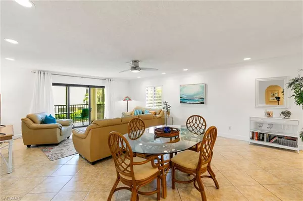 Marco Island, FL 34145,960 Swallow AVE #203