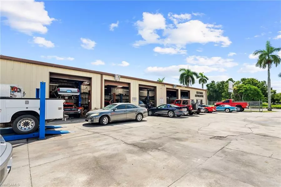 3875 Palm Beach BLVD, Fort Myers, FL 33916