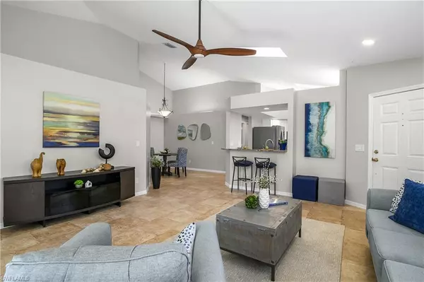 221 Napa Ridge RD E, Naples, FL 34119