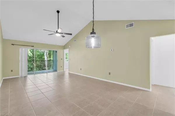 Naples, FL 34112,5685 Whitaker RD #C-204