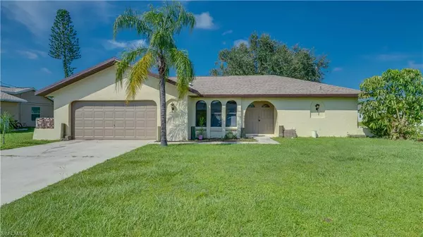 302 SE 5th PL, Cape Coral, FL 33990