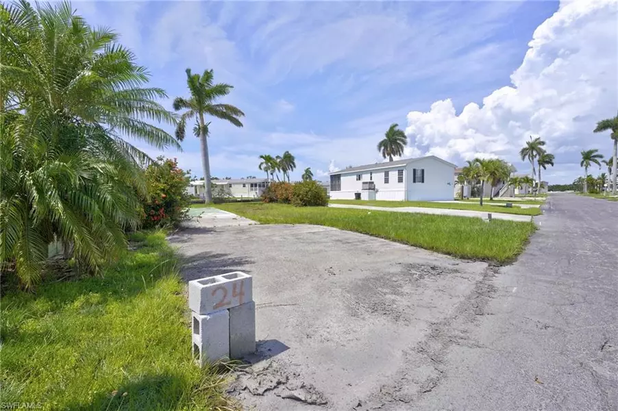 24 Doubloon WAY, Fort Myers Beach, FL 33931