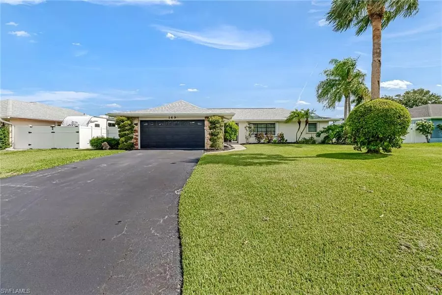 169 Wickliffe DR, Naples, FL 34110