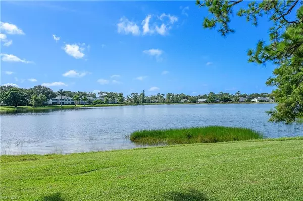 Naples, FL 34112,1712 Kings Lake BLVD #3-203