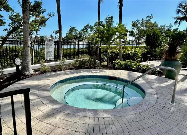 Fort Myers Beach, FL 33931,4182 Bay Beach LN #743