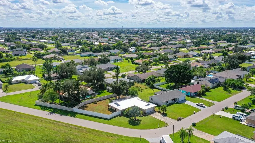 137 SE Santa Barbara PL, Cape Coral, FL 33990