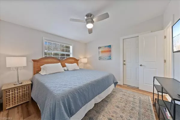 Naples, FL 34104,1280 Embassy LN