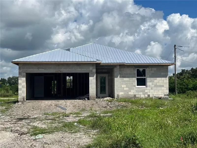 2001 Jeronimo RD, Labelle, FL 33935