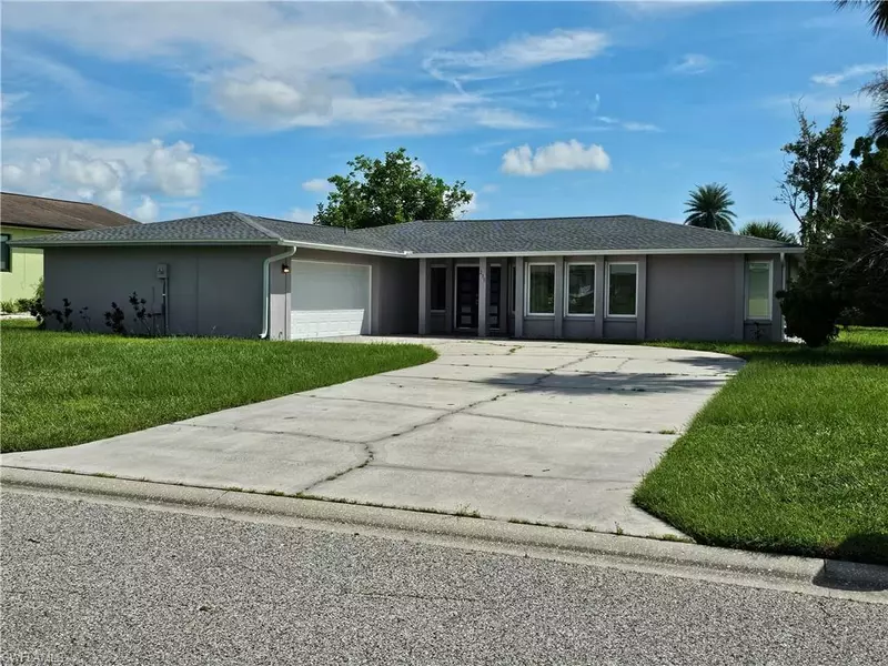 230 Annapolis LN, Rotonda West, FL 33947