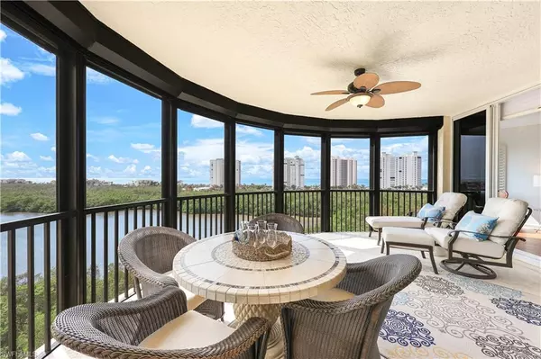 Naples, FL 34108,8990 Bay Colony DR #802