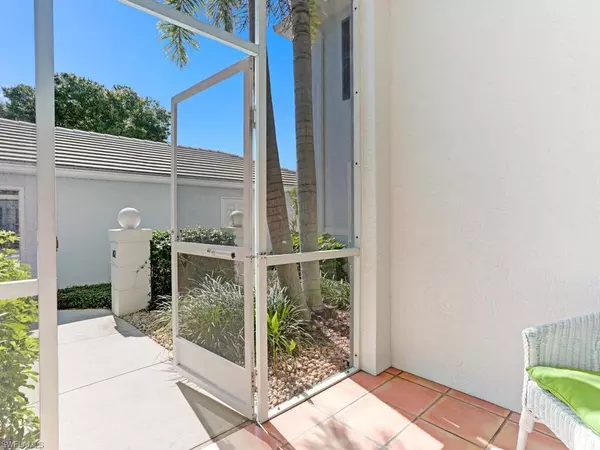 Naples, FL 34108,7095 Barrington CIR #6-102