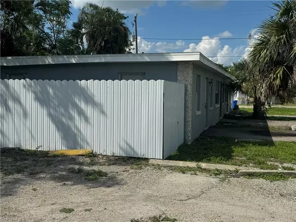 Fort Myers, FL 33916,2032-2036-2040 Wright ST