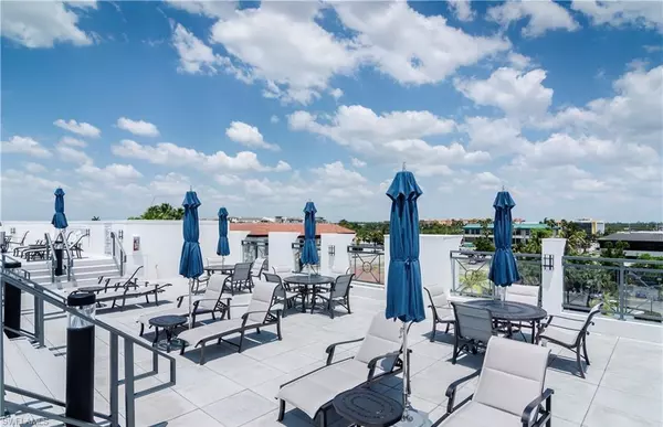 Naples, FL 34102,875 6th AVE S #204