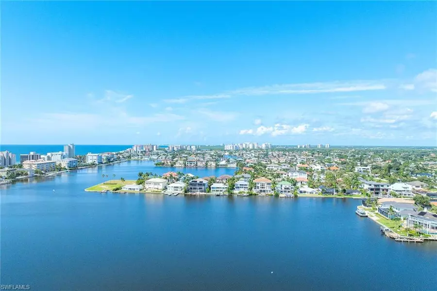 400 Flagship DR #305, Naples, FL 34108