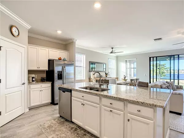 1556 Santiago CIR, Naples, FL 34113