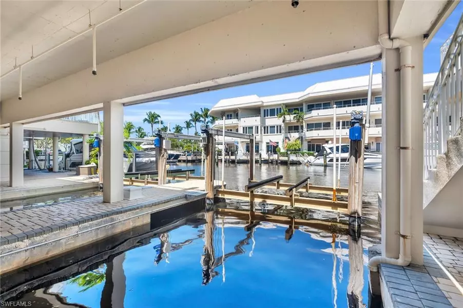 1001 10th AVE S, Naples, FL 34102